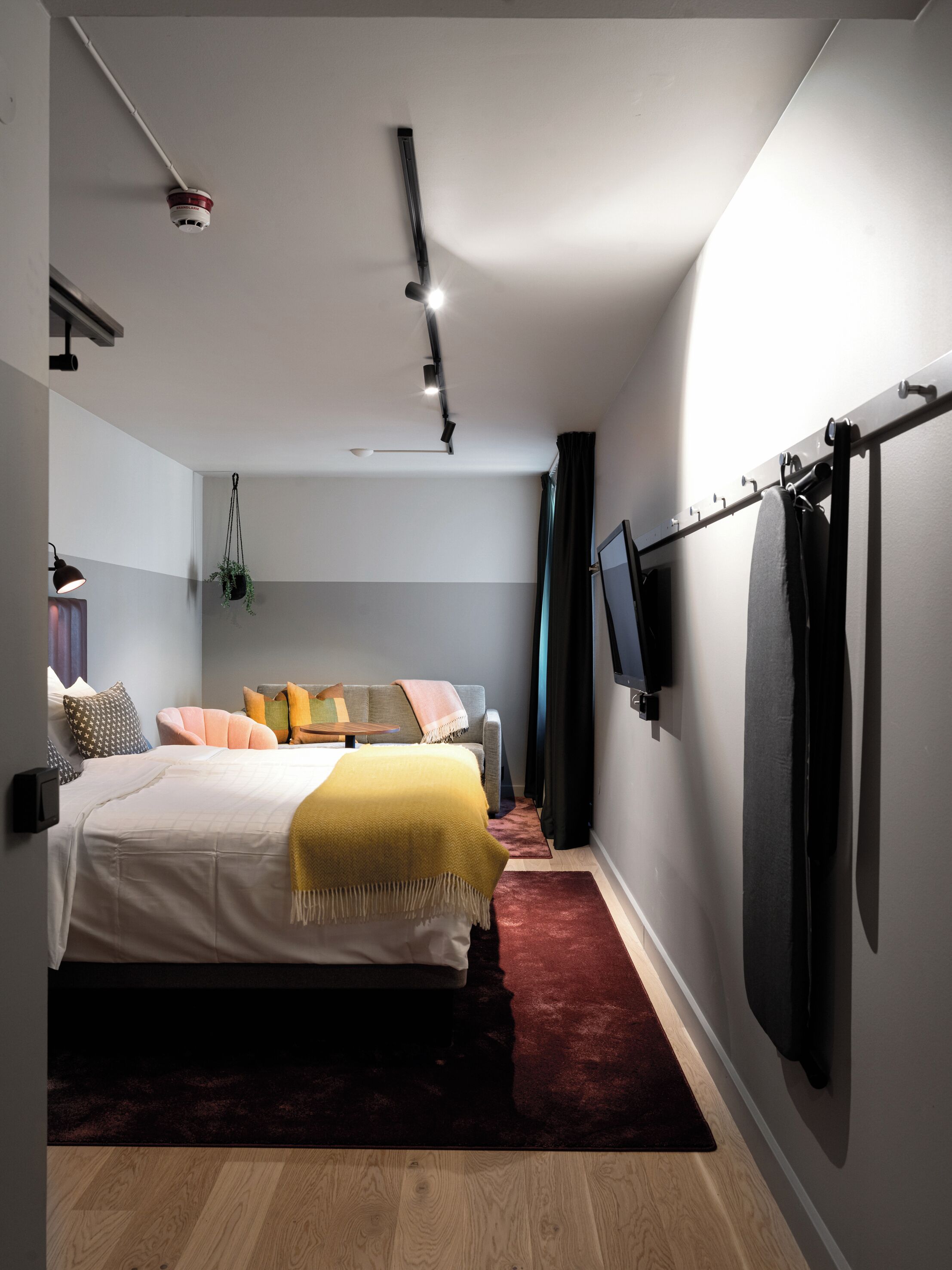 family room (2 twin beds, 1 sofa bed) | hypo-allergenic bedding, pillow-top beds, in-room safe, desk