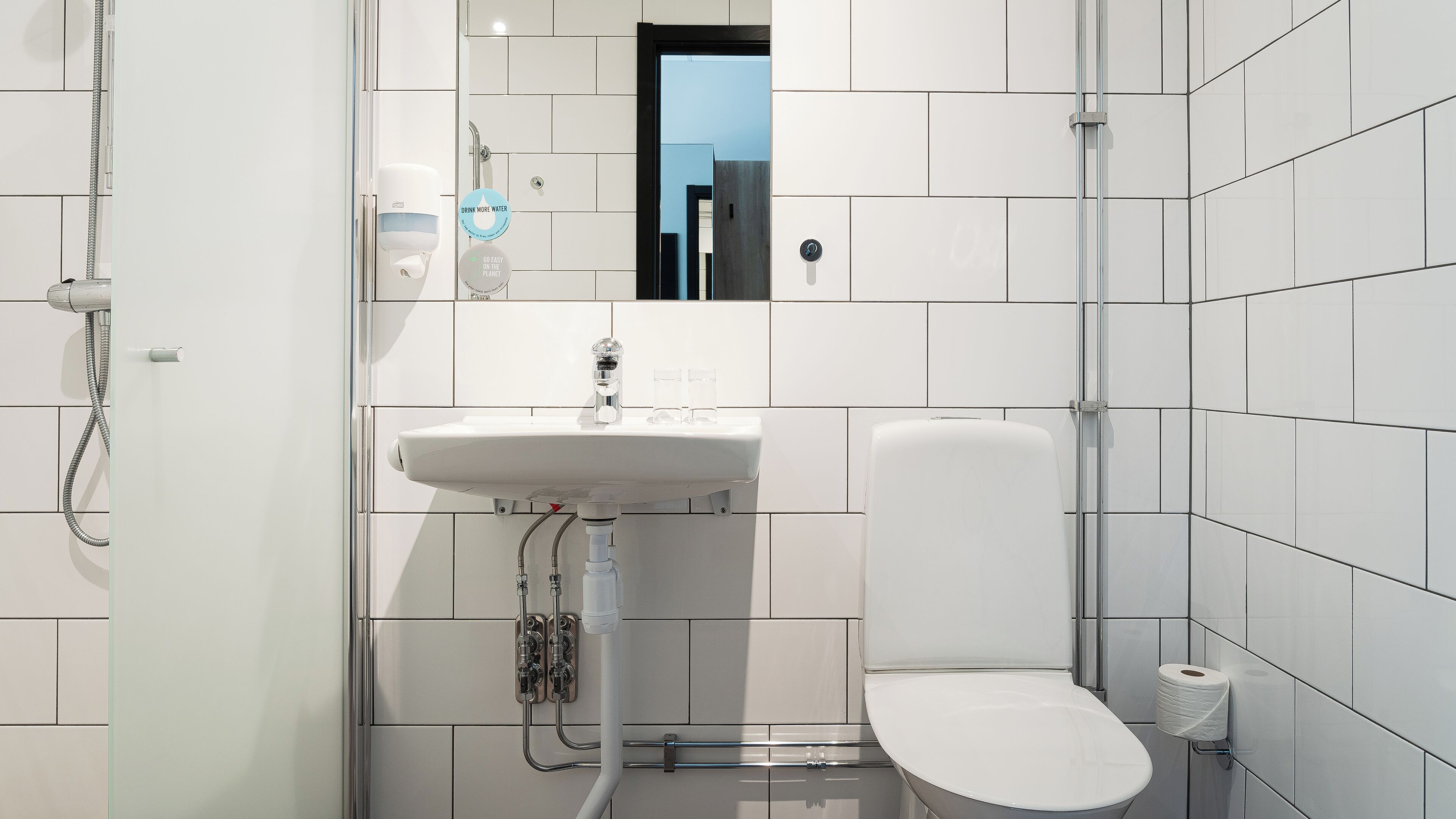 superior twin room, non smoking | bathroom | hair dryer, towels