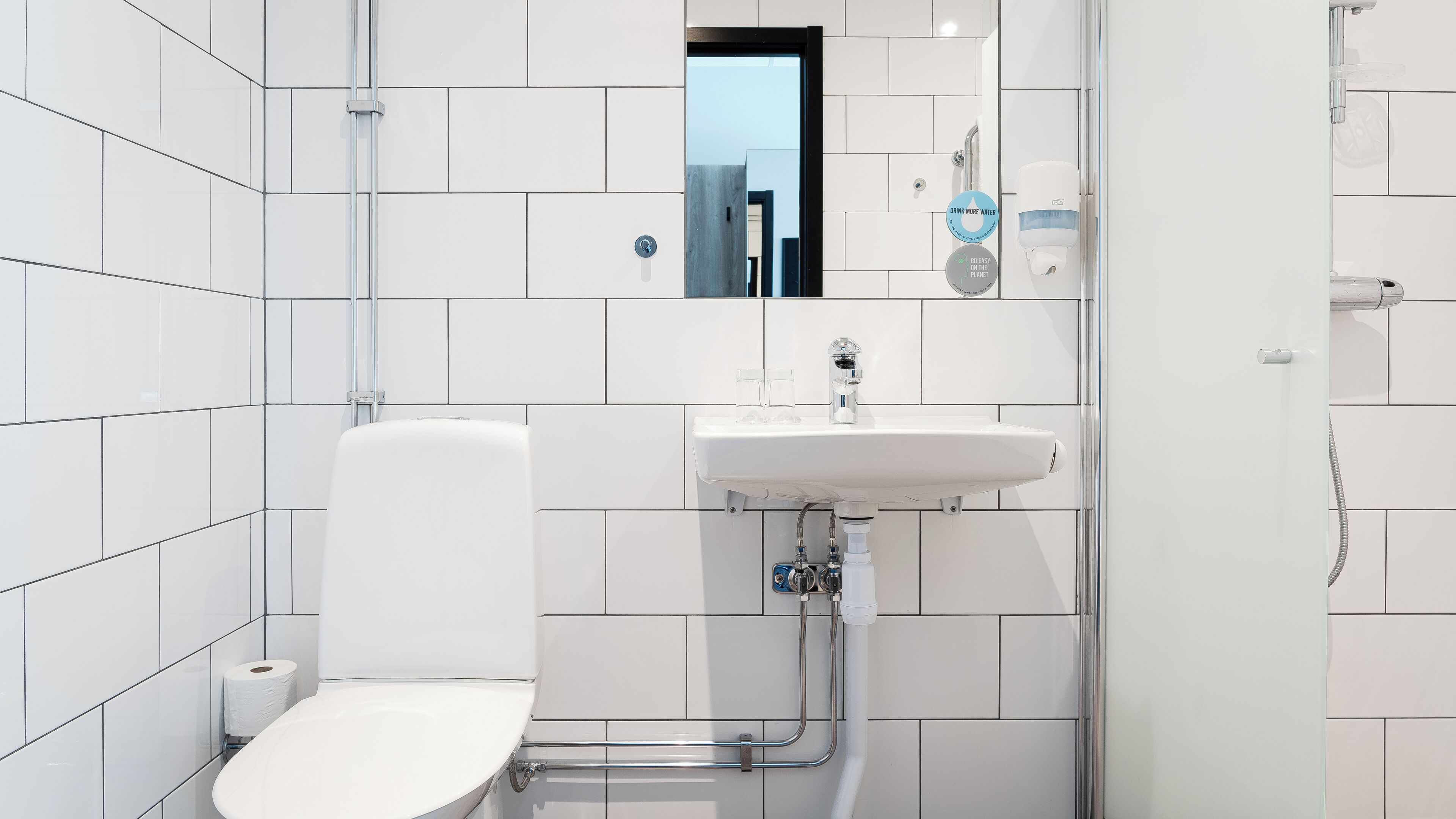 superior twin room, non smoking | bathroom | hair dryer, towels