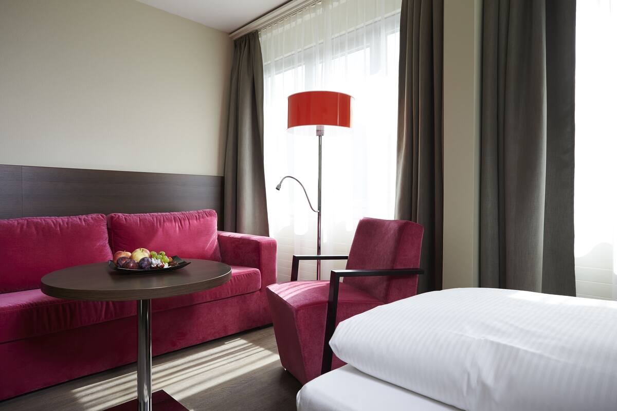 Comfort Double or Twin Room | Hypo-allergenic bedding available, in-room safe, desk, soundproofing
