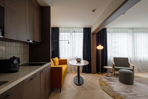 Literie hypoallergénique, coffres-forts dans les chambres, bureau