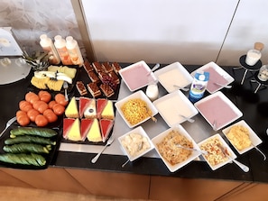 Daily continental breakfast (CHF 15 per person)
