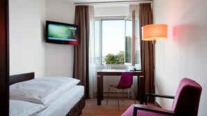 Hypo-allergenic bedding available, in-room safe, desk, soundproofing