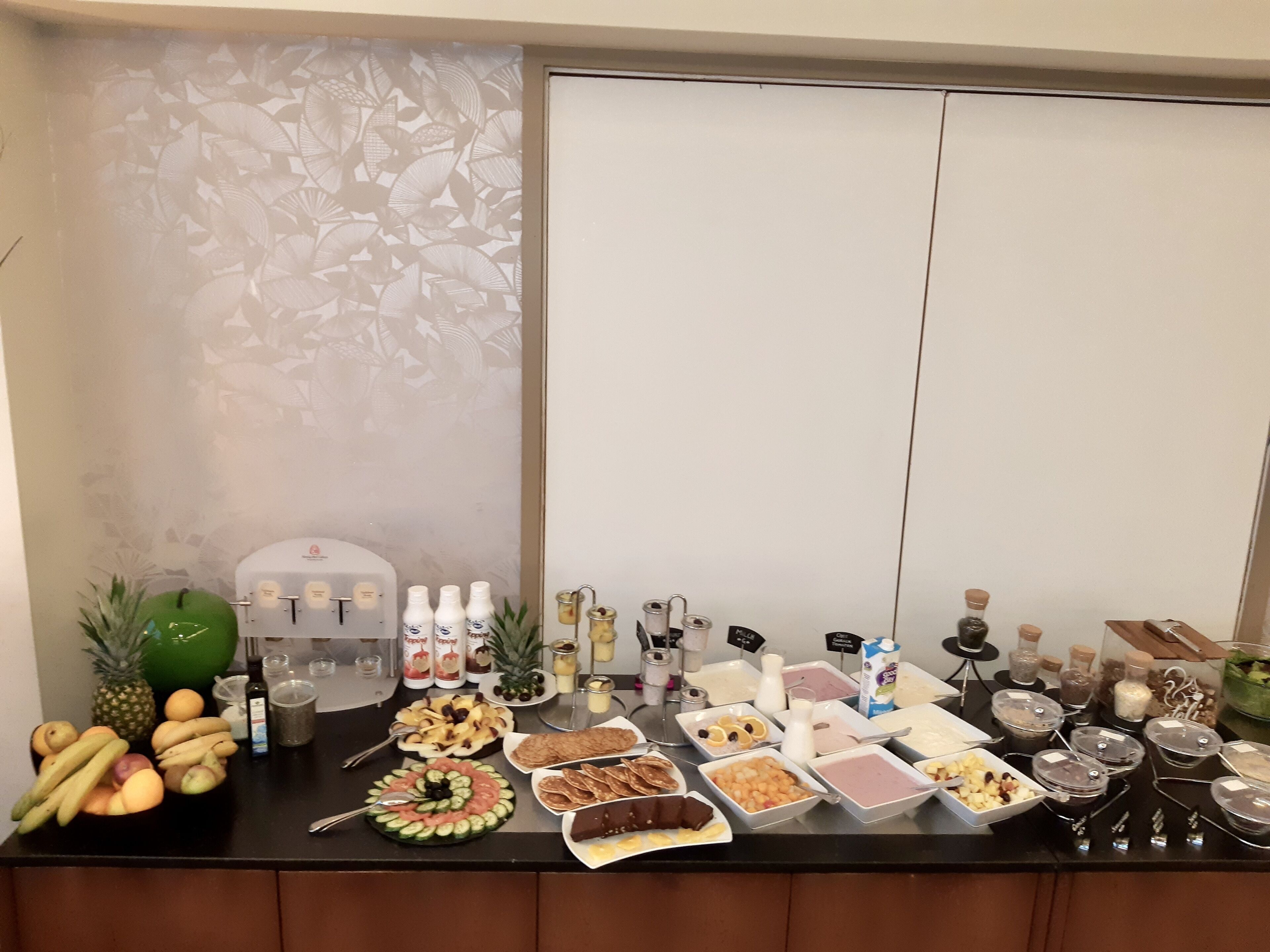 Daily continental breakfast (CHF 15 per person)