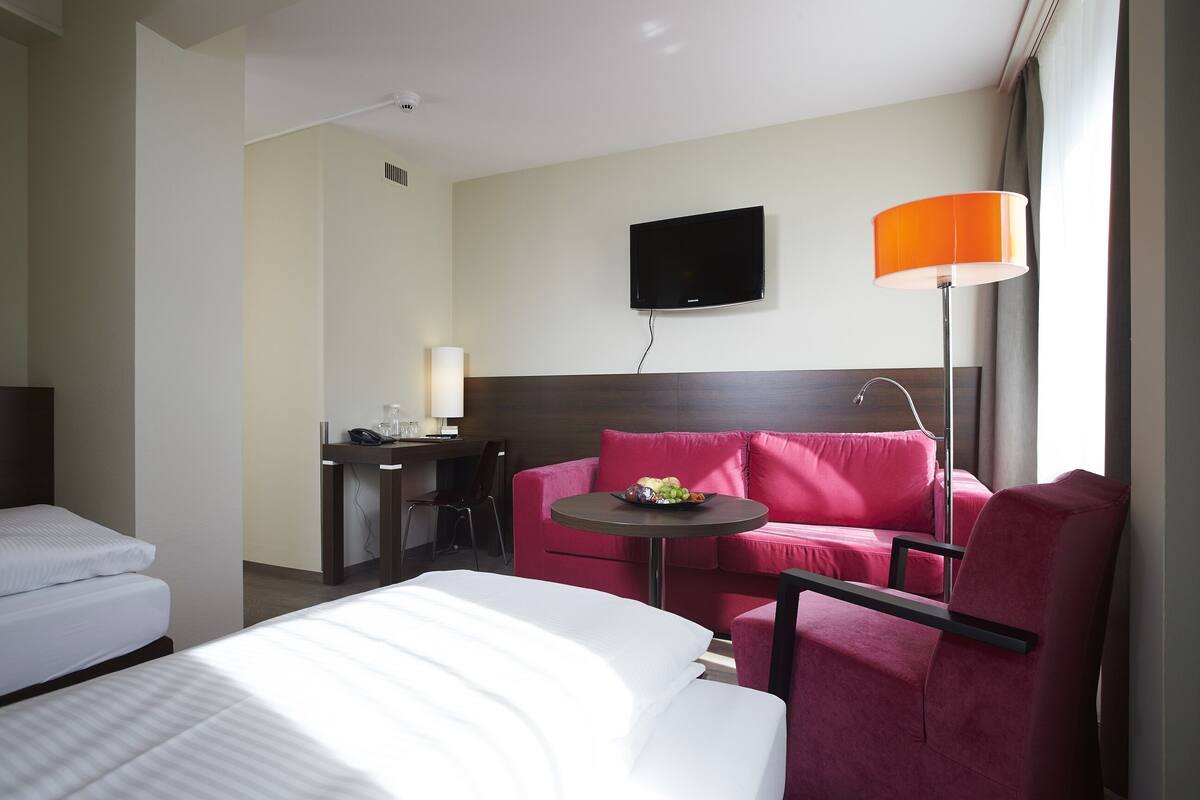 Standard Double Room | Hypo-allergenic bedding available, in-room safe, desk, soundproofing