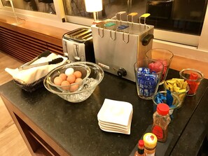 Daily continental breakfast (CHF 15 per person)