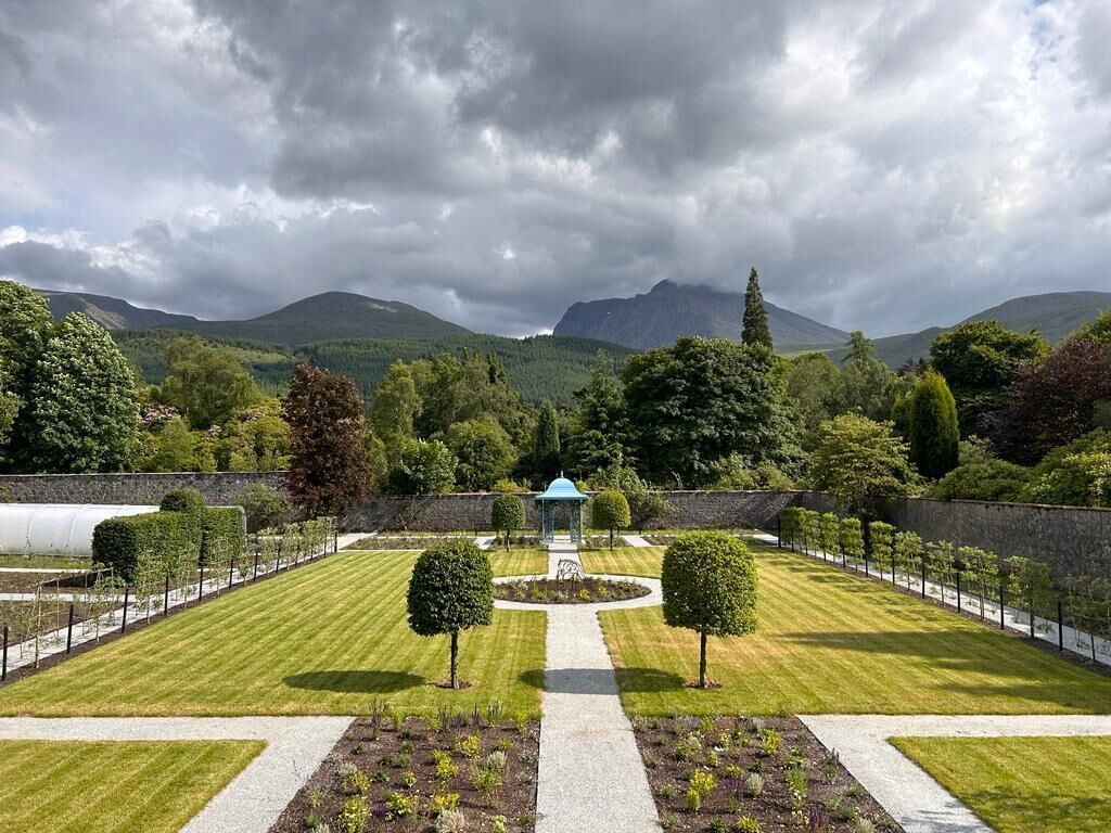 Utsikt mot trädgården