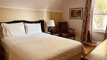 Queen Room with Private External Bathroom