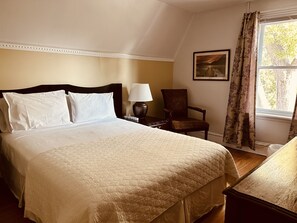 Queen Room with Private External Bathroom | 特色装修、特色家居、办公桌、免费 WiFi