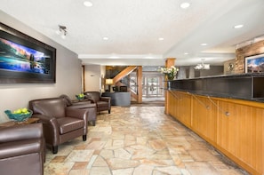 Lobby - Canmore Inn & Suites (Canmore)