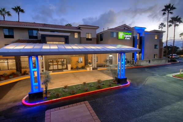 Exterior - Holiday Inn Express Hotel & Suites Carlsbad Beach by IHG (Carlsbad)