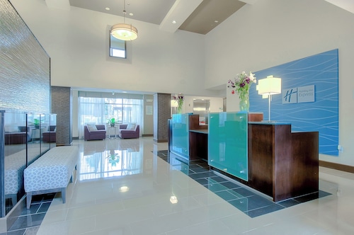 Holiday Inn Express & Suites Carlsbad Beach by IHG