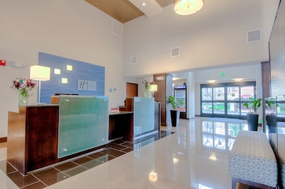 Holiday Inn Express Hotel & Suites Carlsbad Beach by IHG