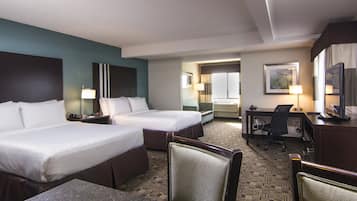 Luxe beddengoed, een bureau, verduisterende gordijnen