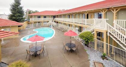GuestPlace Inn & Suites
