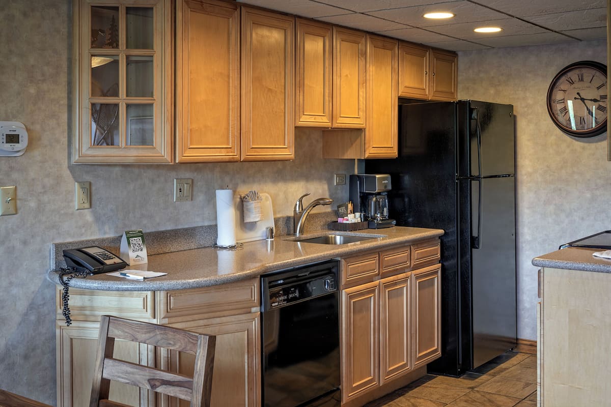 suite, 2 bedrooms, 2 bathrooms | private kitchen | fridge, microwave, coffee/tea maker