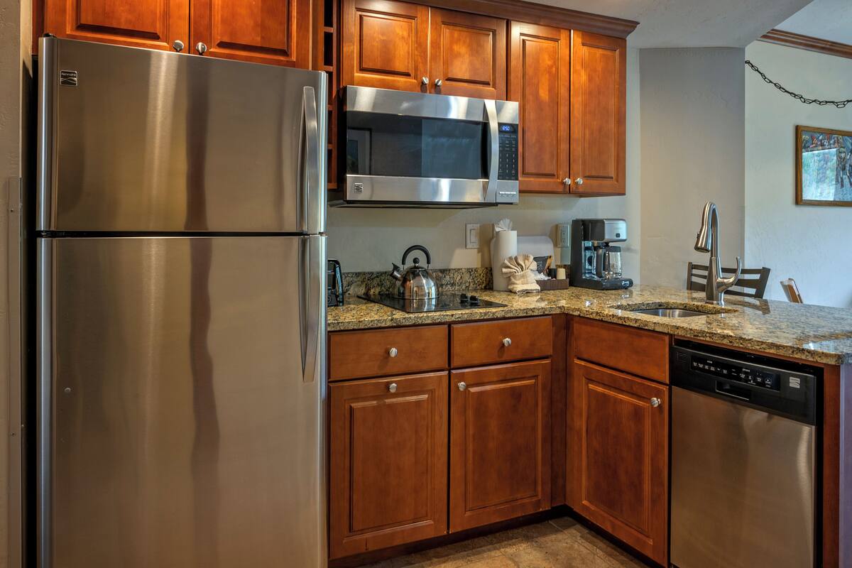 breckenridge studio | private kitchen | fridge, microwave, coffee/tea maker