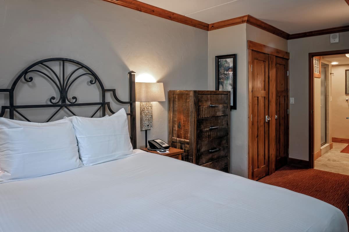 Suite, 1 Bedroom, Mountainside | Individually furnished, laptop workspace, iron/ironing board
