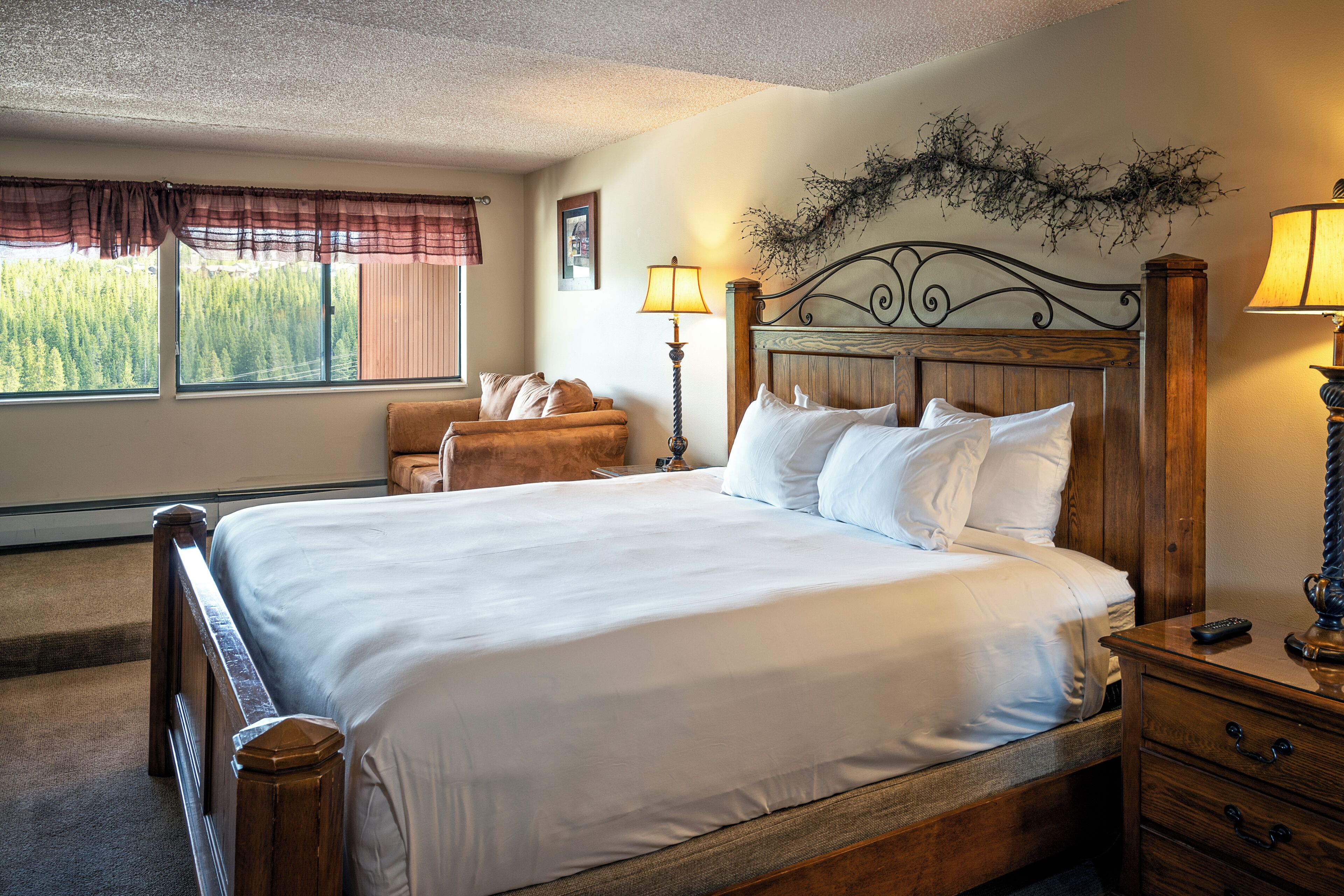 Suite, 2 Bedrooms, 2 Bathrooms | Individually furnished, laptop workspace, iron/ironing board