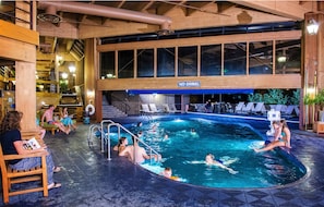 Piscine intérieure, piscine extérieure