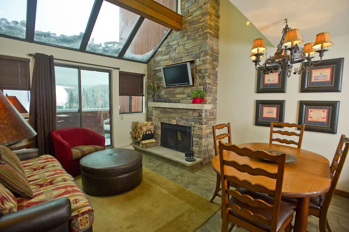 Suite, 2 Bedrooms, 2 Bathrooms | Living area | Flat-screen TV, iPod dock