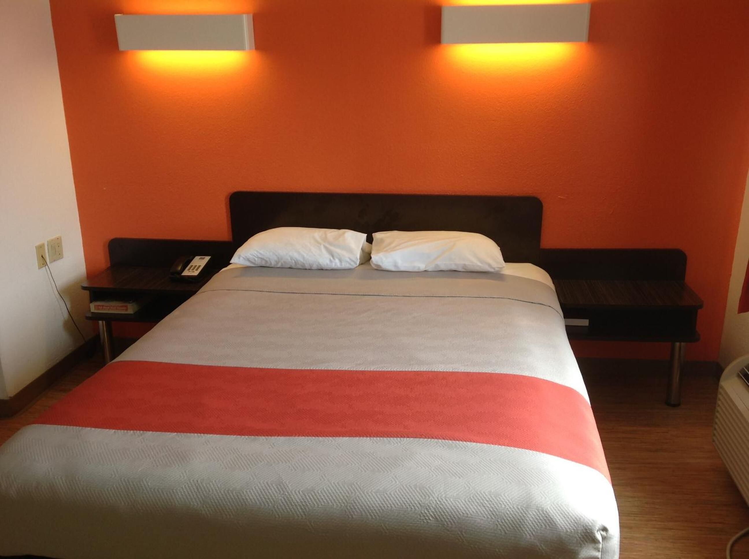 Desk, free WiFi, bed sheets