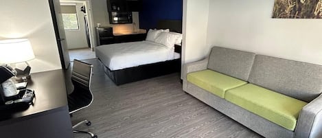 Standard Room, 1 Queen Bed, Accessible, Non Smoking (Walk-in Shower) | Desk, laptop workspace, free wired internet, bed sheets