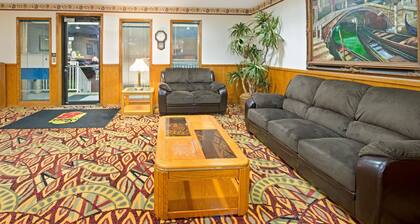 Super 8 by Wyndham Plano/Dallas Area