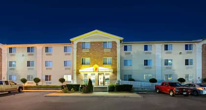 Super 8 by Wyndham Plano/Dallas Area