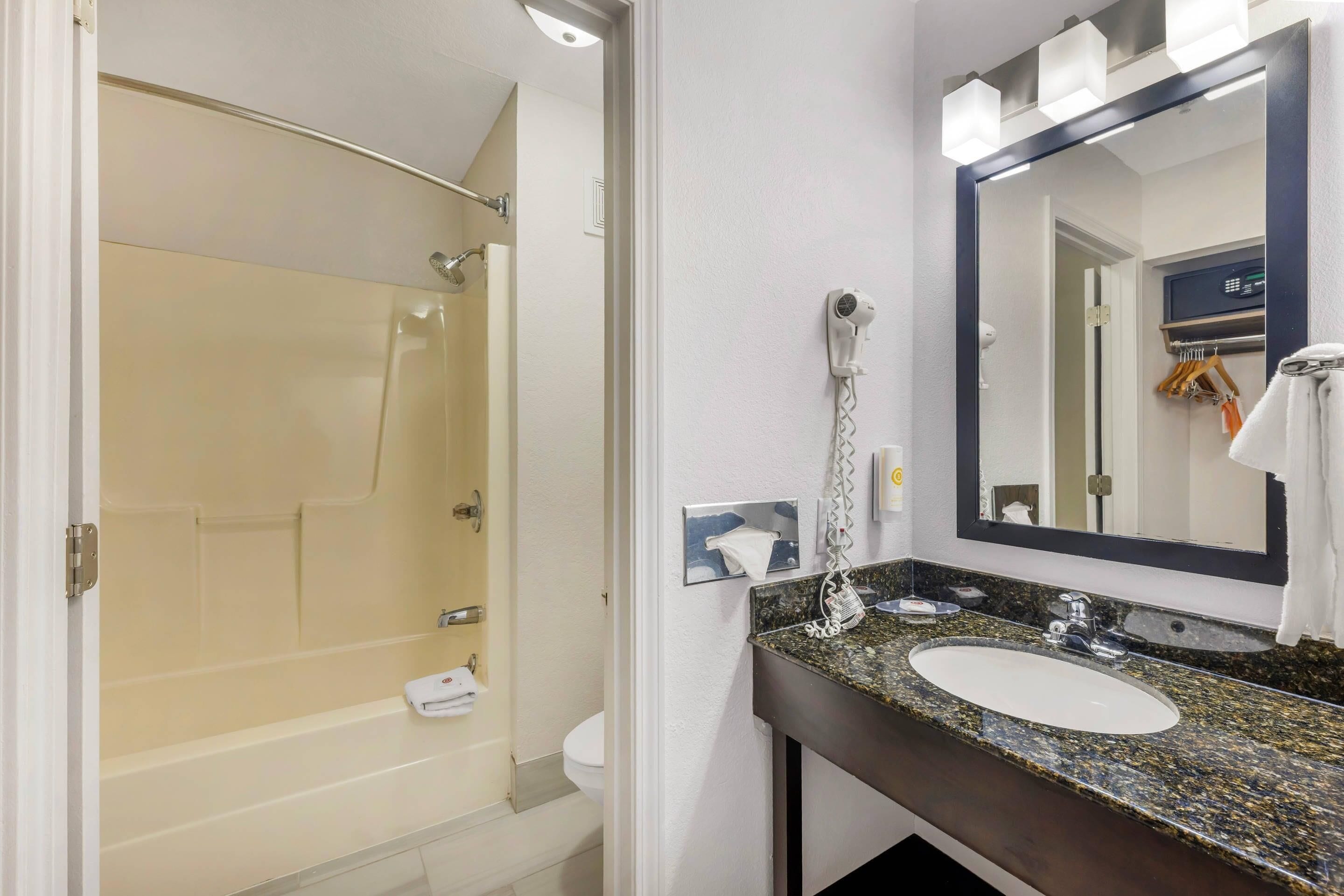 room, 1 king bed, kitchenette | bathroom | free toiletries, hair dryer, towels