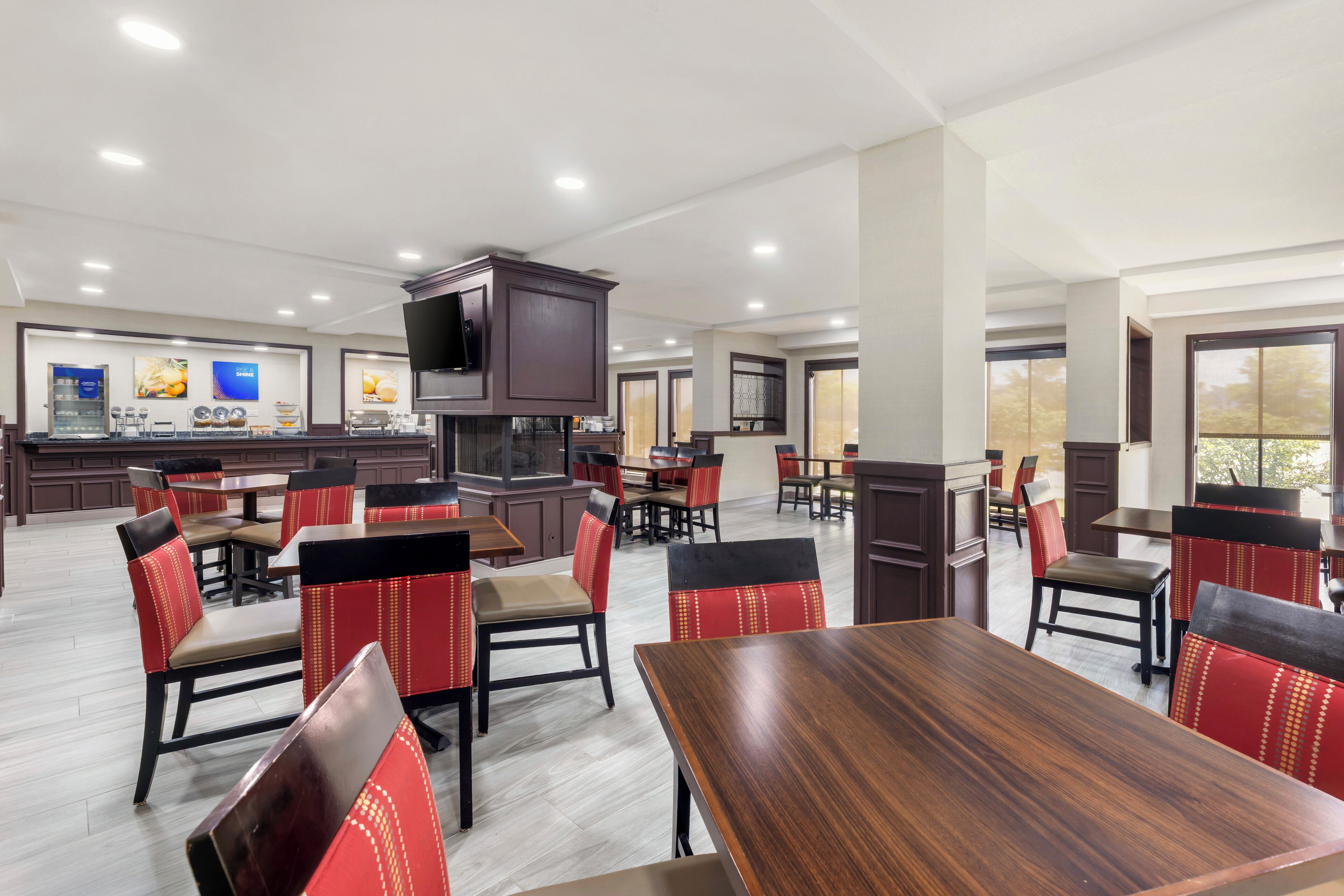 free daily self-service breakfast