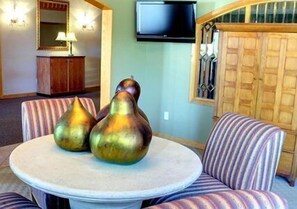 Lobby sitting area - Days Inn Suites By Wyndham Merrillville (Merrillville)