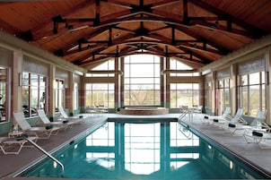 Indoor pool, sun loungers