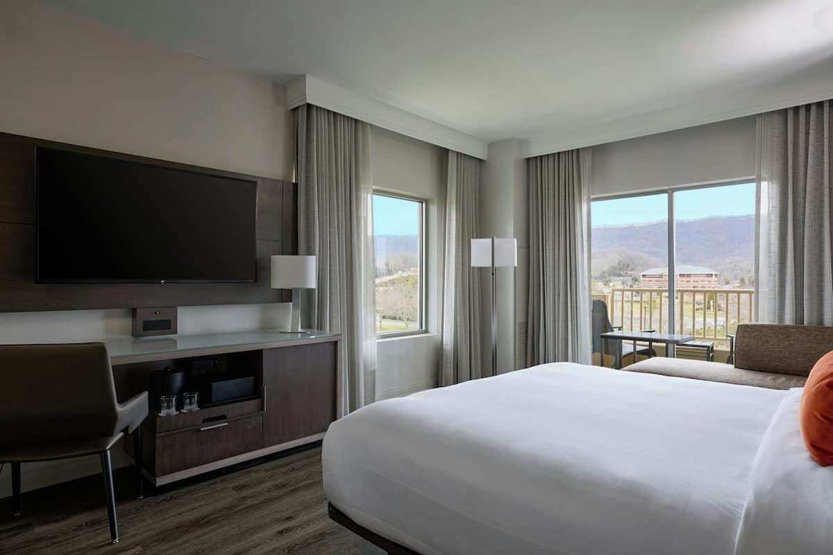 Room, 1 King Bed, Non Smoking, Corner