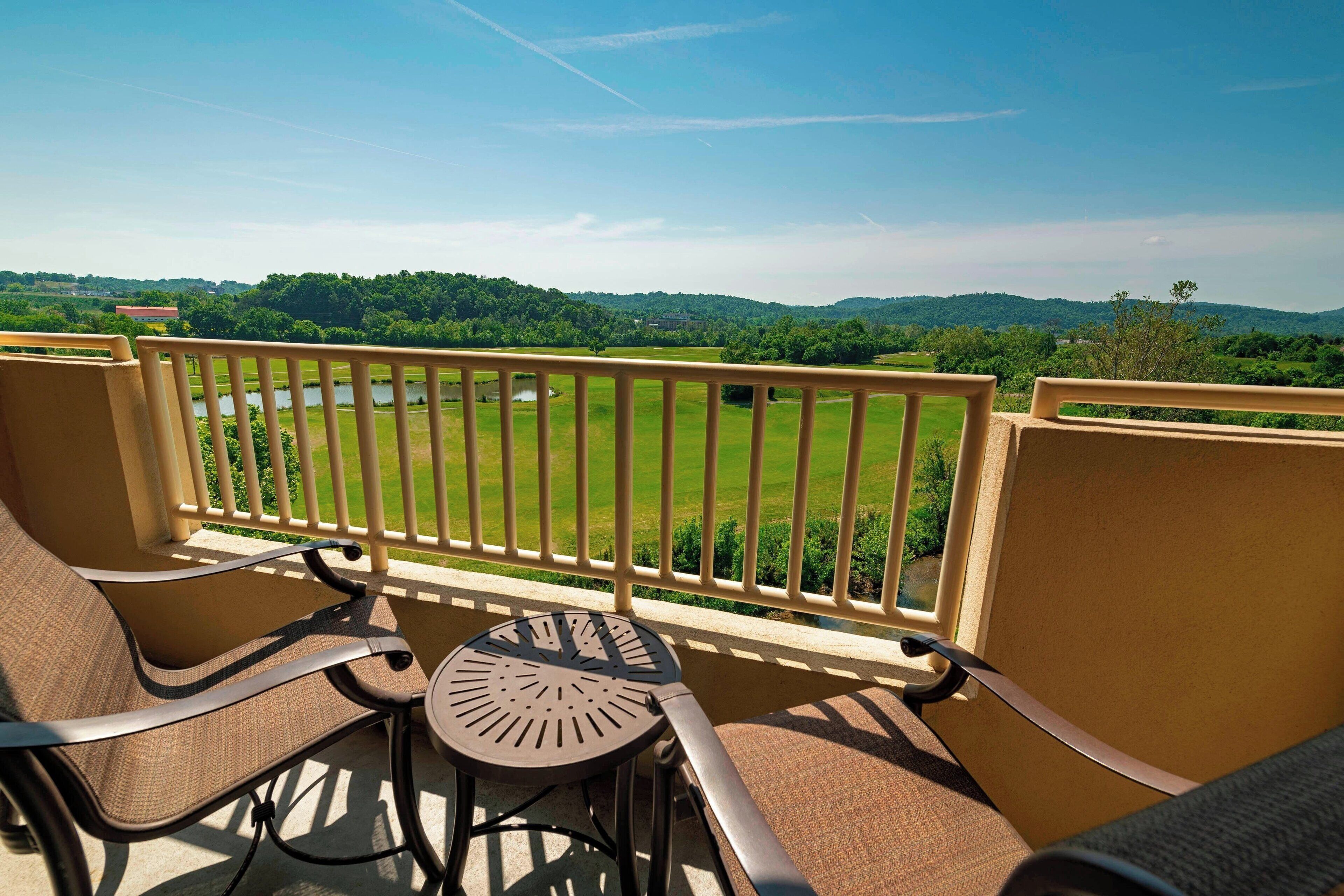 办公桌、熨斗/熨衣板、免费婴儿床、收费 WiFi