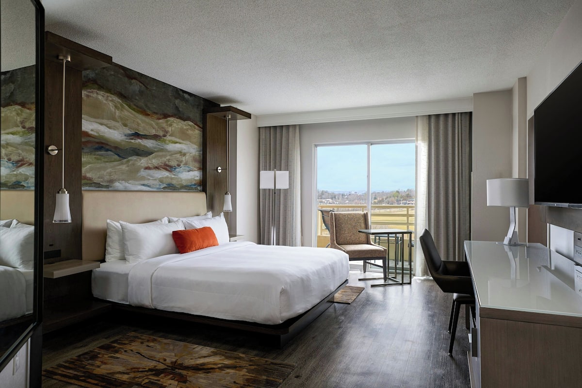 Room, 1 King Bed, Non Smoking, Balcony