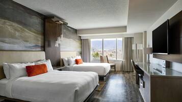 Escritorio, tabla de planchar con plancha, cunas gratuitas y wifi