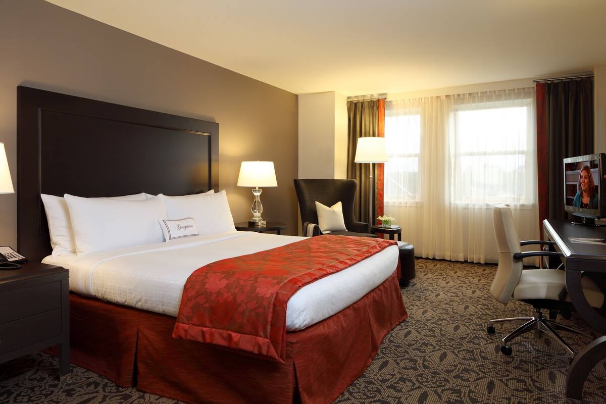 Standard Room | Premium bedding, in-room safe, desk, iron/ironing board