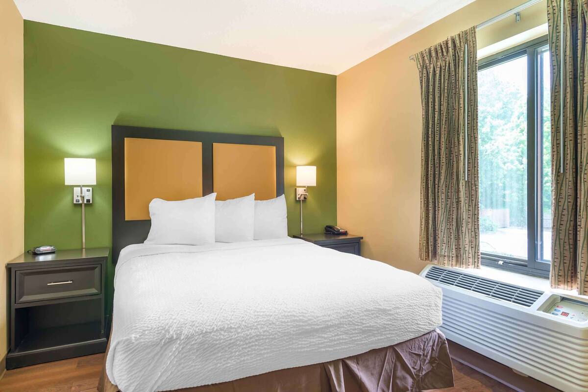 Studio Deluks, 1 Tempat Tidur Queen dengan tempat tidur Sofa, Bebas Asap Rokok | Meja kerja, Wi-Fi gratis, dan seprai linen
