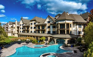 3 outdoor pools, sun loungers