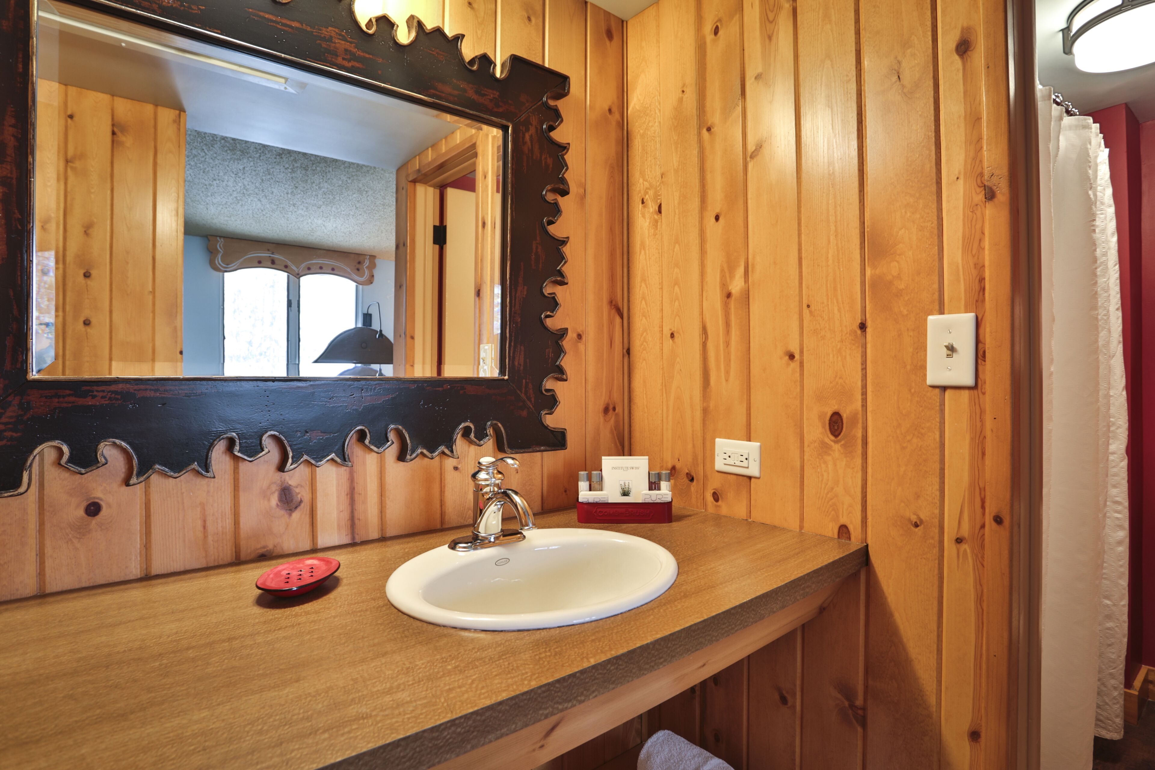 room, 2 queen beds (boynehof) | bathroom | free toiletries, hair dryer, towels, soap