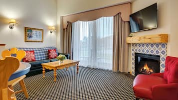 Grand Suite, 2 Bedrooms (Mountain Grand Lodge, Plus Kid's Bunk) | Living area