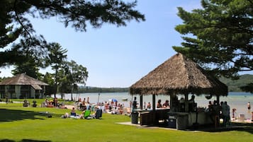 On the beach, free beach shuttle, sun-loungers, beach towels