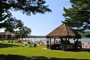 On the beach, free beach shuttle, sun-loungers, beach towels