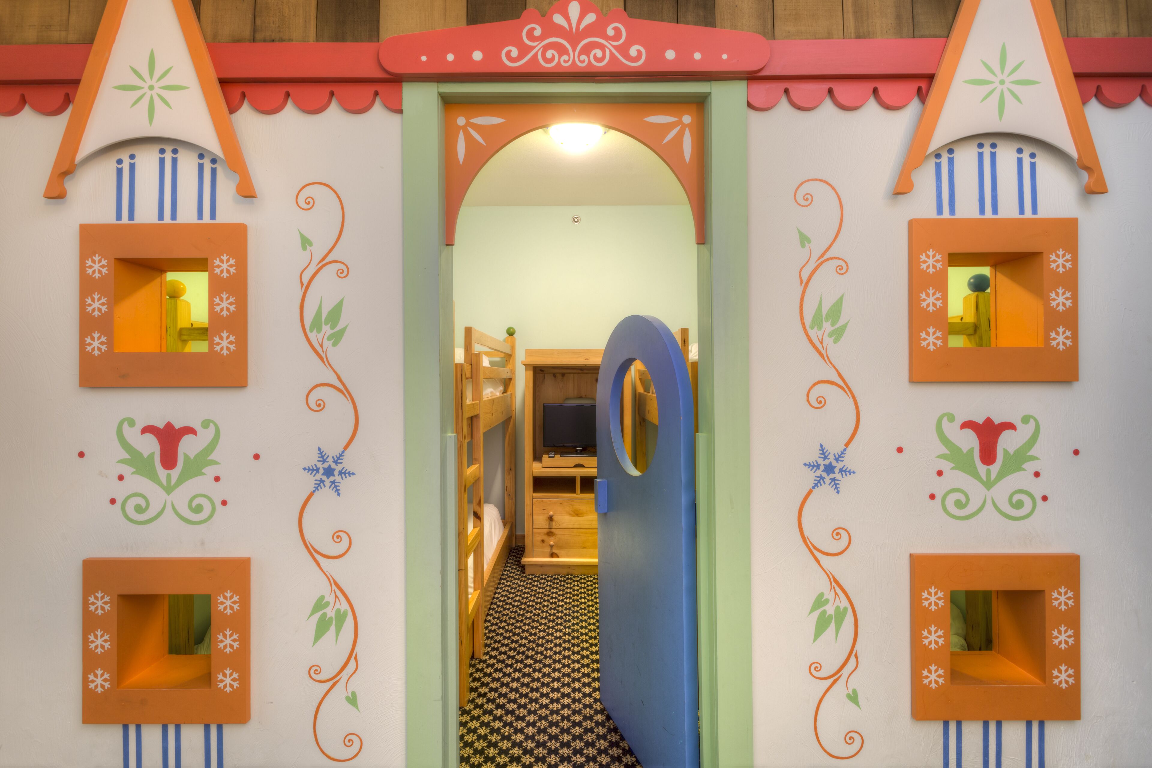 grand suite, 2 bedrooms (mountain grand lodge, plus kid's bunk) | hypo-allergenic bedding, in-room safe, desk, iron/ironing board