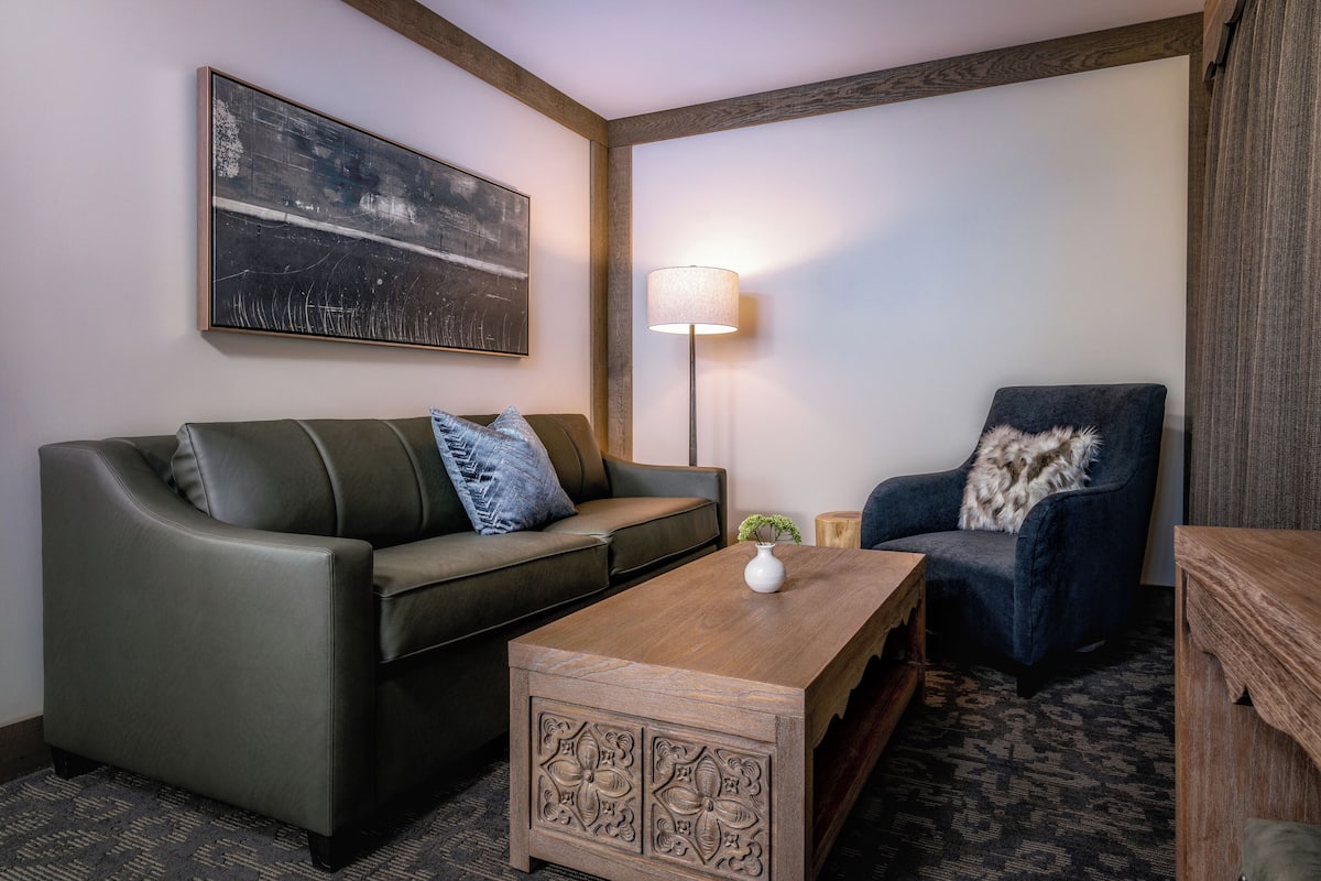 Room, 2 Queen Beds (Chalet Edelweiss, with Living Area) | Free WiFi, bed sheets