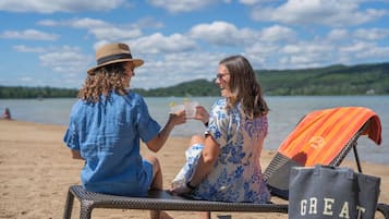 Plage privée, navette gratuite vers la plage, bar de plage, voile