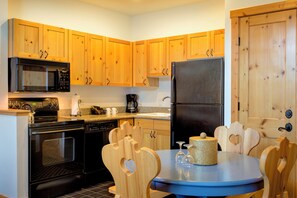 Grand Suite, 2 Bedrooms (Mountain Grand Lodge) | Free WiFi, bed sheets - Boyne Mountain Resort (Boyne Falls)