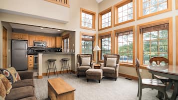 Room, 2 Bedrooms, Slope side (Disciples Village, with Loft Condo) | Living area