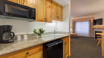 Grand Room, 1 Queen Bed with Sofa bed (Mountain Grand Lodge) | Free WiFi, bed sheets